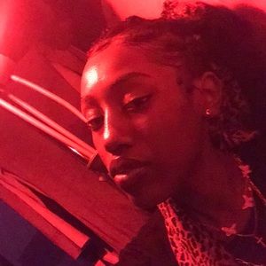 Meet your Posher, Devine